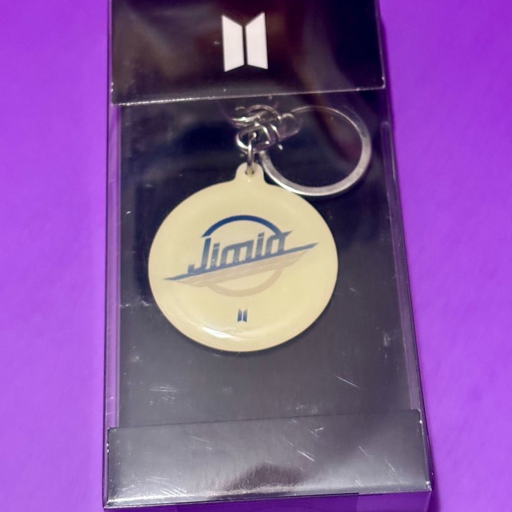 Official BTS VR Keyring / Keychain-Jimin w/ free BTS
freebies